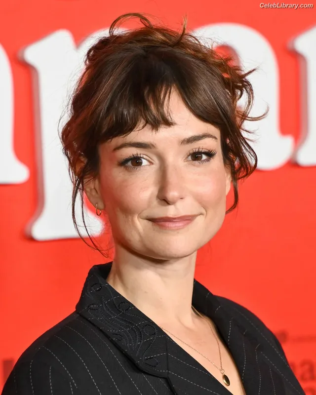 Milana Vayntrub photo 24 of 894