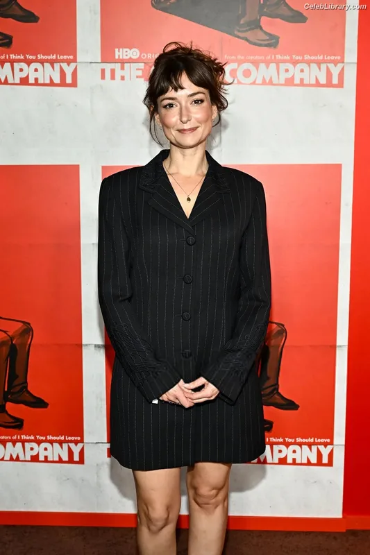 Milana Vayntrub photo 1 of 894