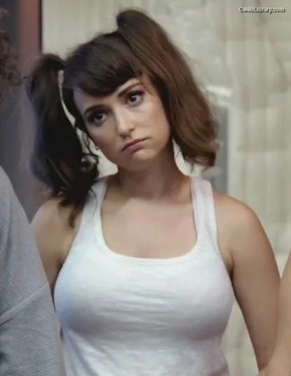 Milana Vayntrub photo 5 of 894