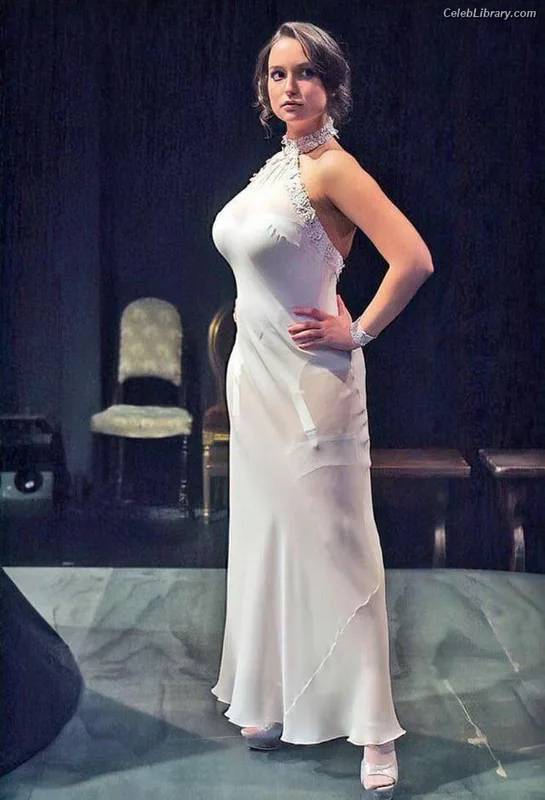 Milana Vayntrub photo 18 of 894