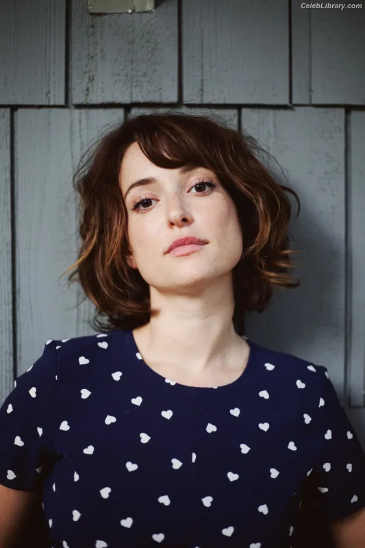 Milana Vayntrub photo 21 of 894