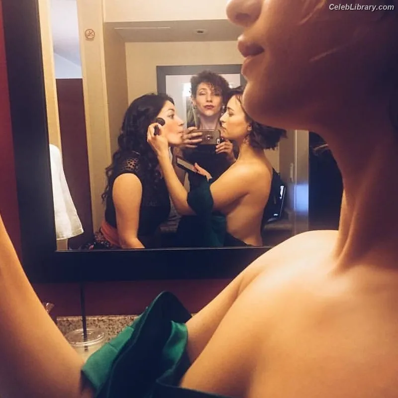 Milana Vayntrub photo 1 of 894