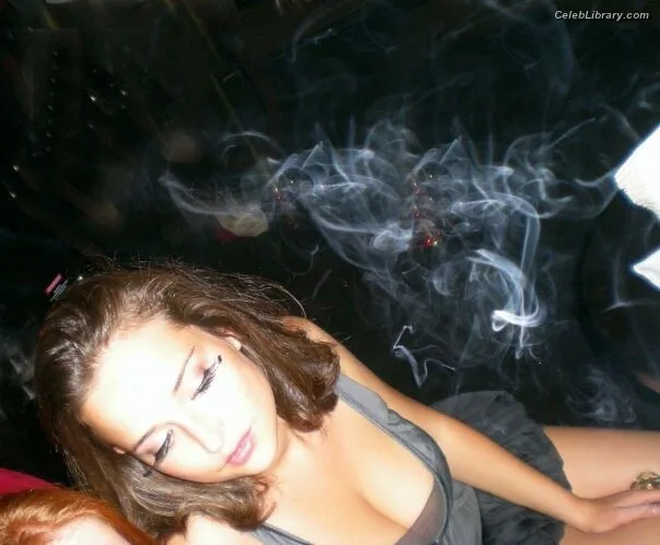 Milana Vayntrub photo 4 of 894