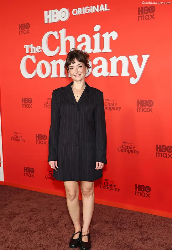 Milana Vayntrub photo 8 of 894