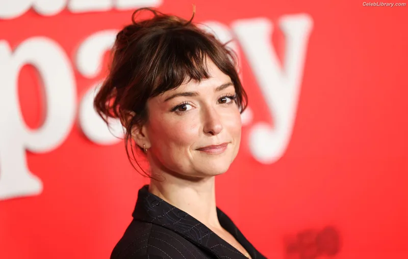 Milana Vayntrub photo 10 of 894