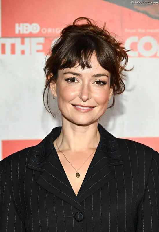 Milana Vayntrub photo 11 of 894