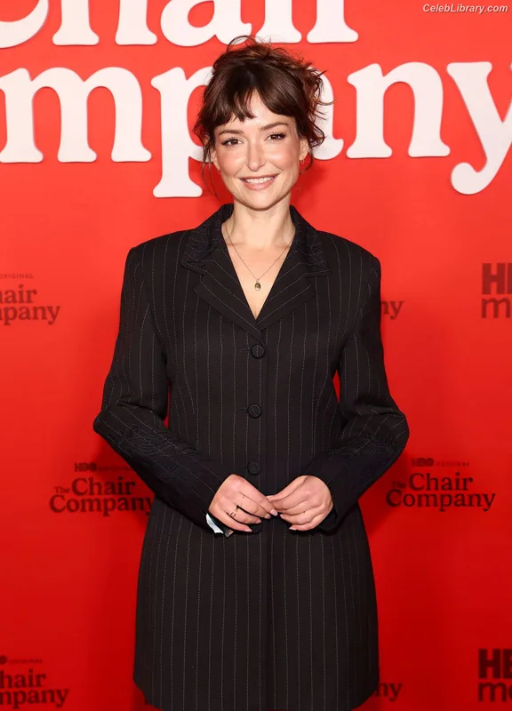 Milana Vayntrub photo 12 of 894