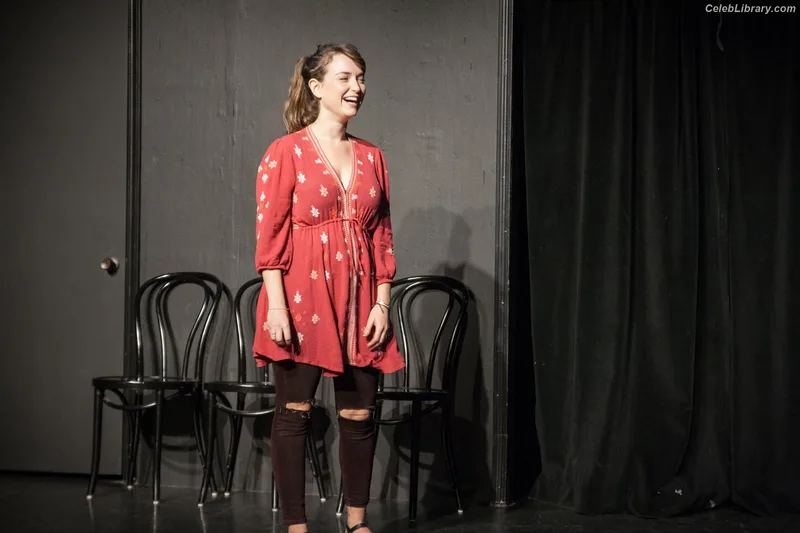 Milana Vayntrub photo 13 of 894