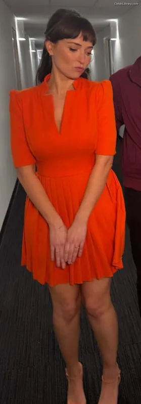 Milana Vayntrub photo 21 of 894