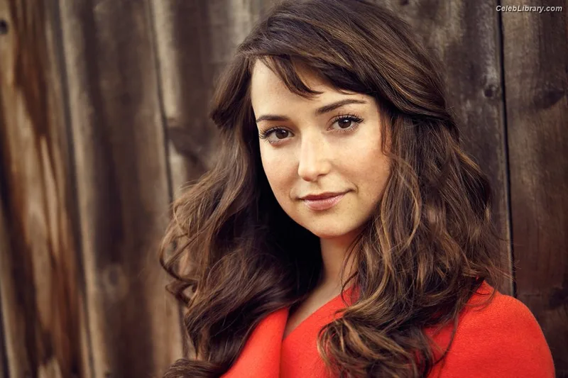 Milana Vayntrub photo 24 of 894