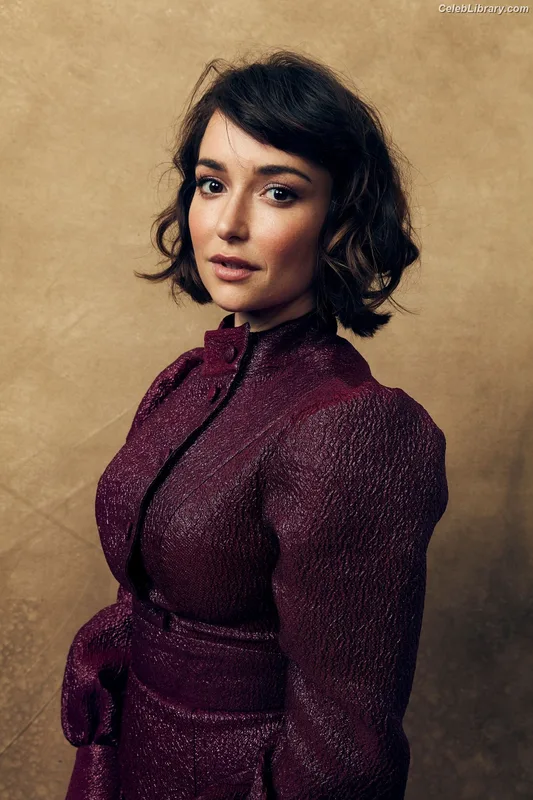 Milana Vayntrub photo 3 of 894