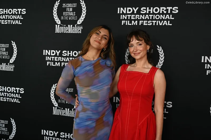 Milana Vayntrub photo 4 of 894