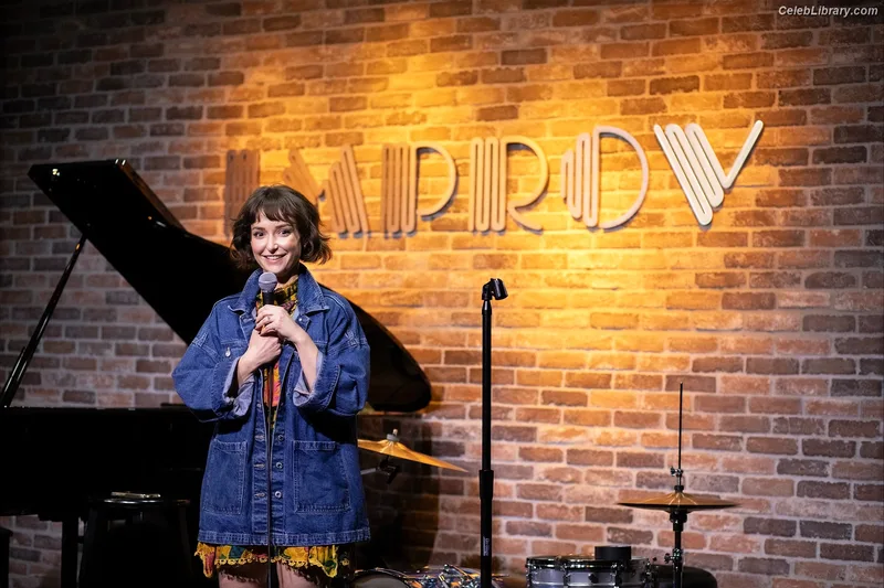 Milana Vayntrub photo 5 of 894