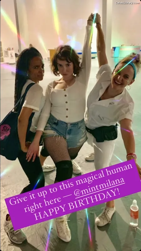 Milana Vayntrub photo 16 of 894