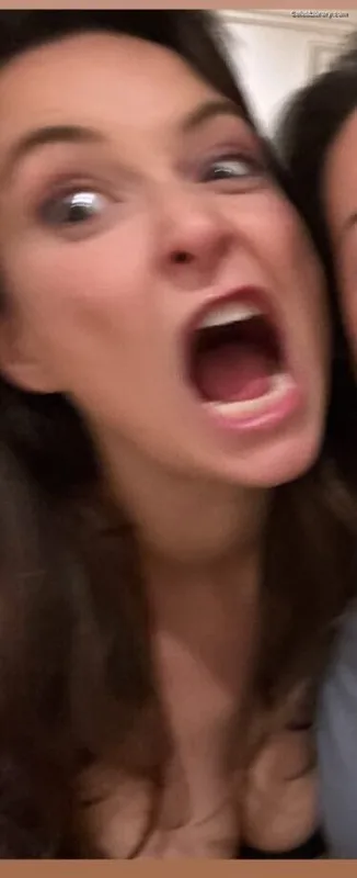 Milana Vayntrub photo 2 of 894