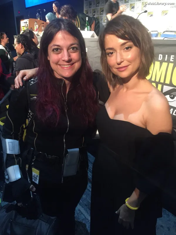 Milana Vayntrub photo 7 of 894