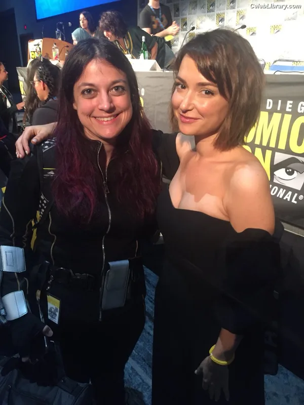 Milana Vayntrub photo 9 of 894