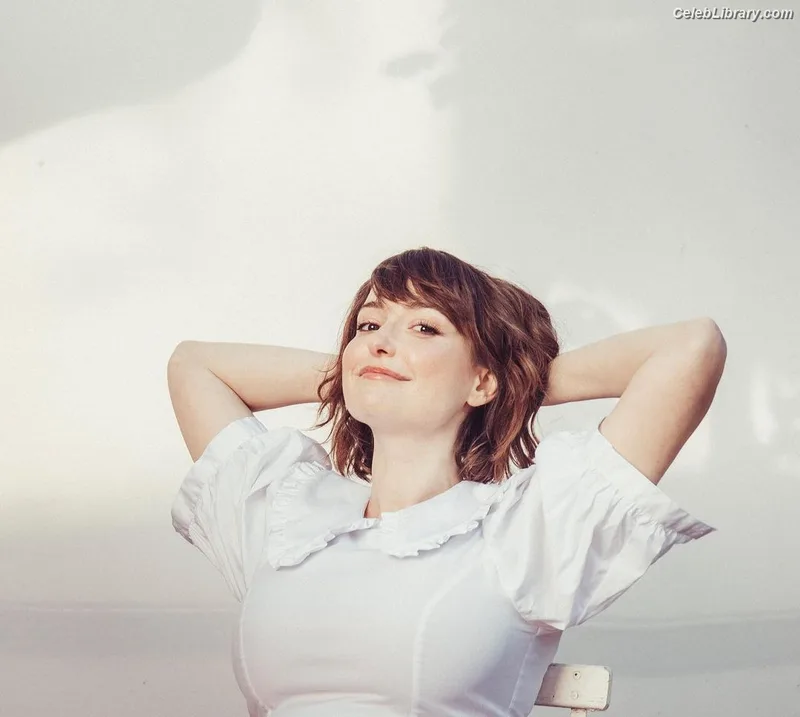 Milana Vayntrub photo 20 of 894