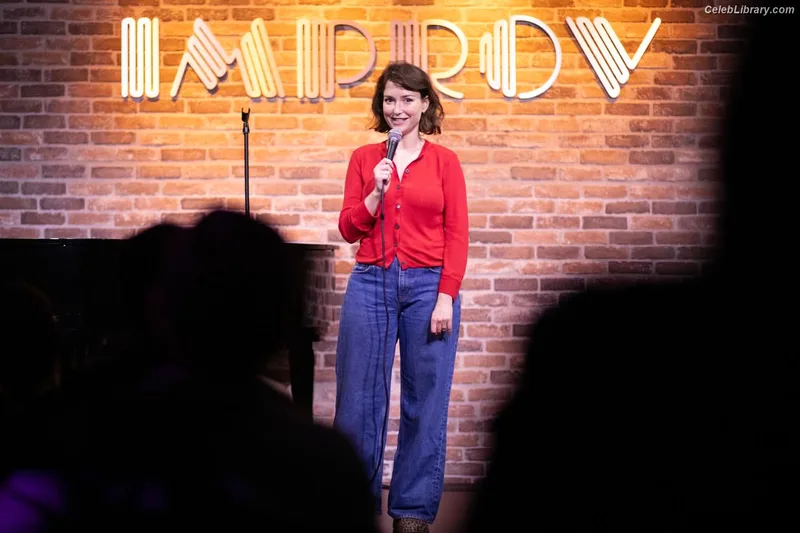 Milana Vayntrub photo 15 of 894