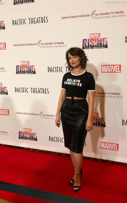 Milana Vayntrub photo 19 of 894