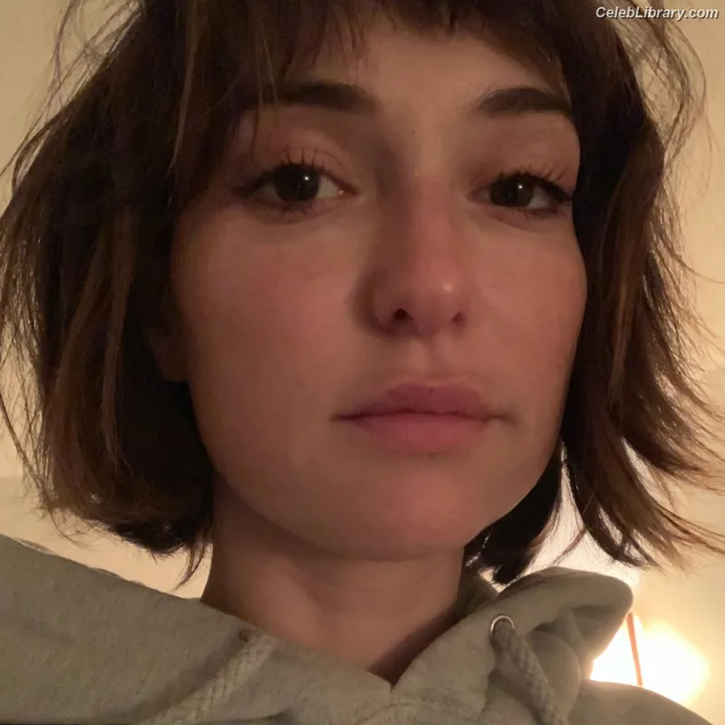 Milana Vayntrub photo 21 of 894