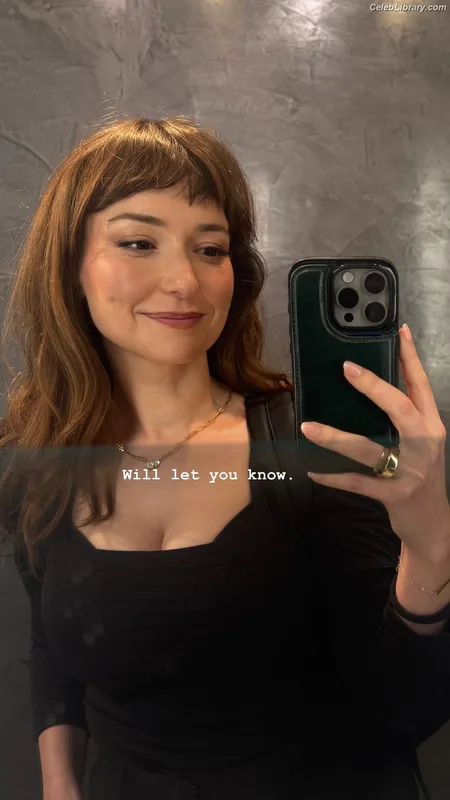Milana Vayntrub photo 1 of 894
