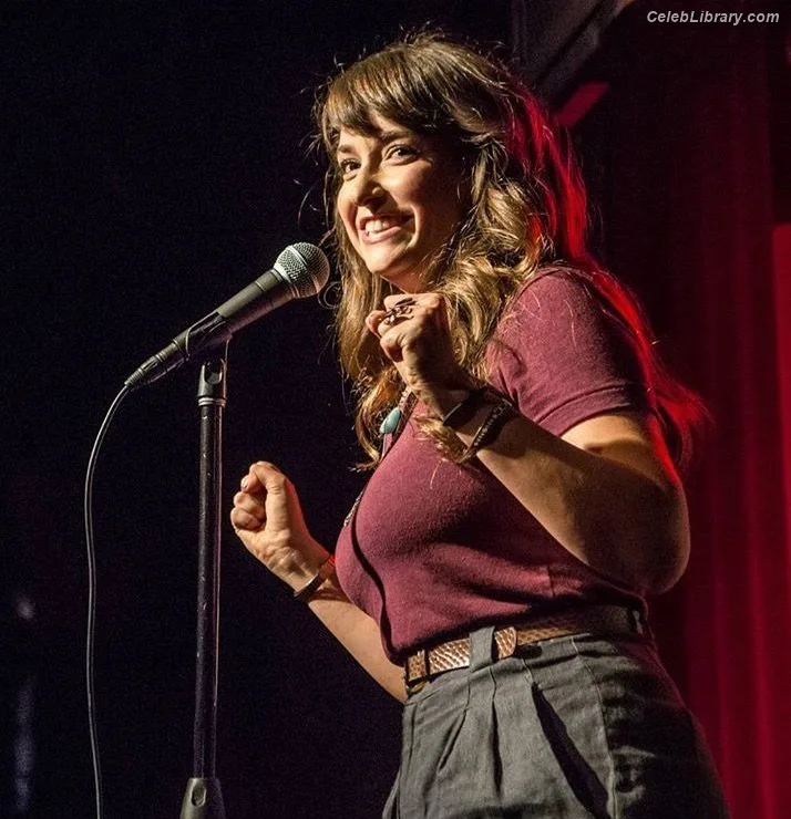 Milana Vayntrub photo 8 of 894