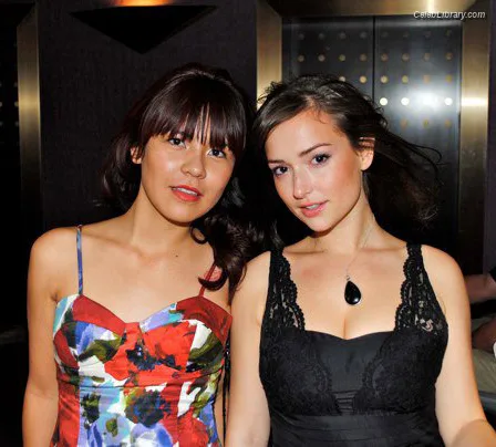 Milana Vayntrub photo 12 of 894