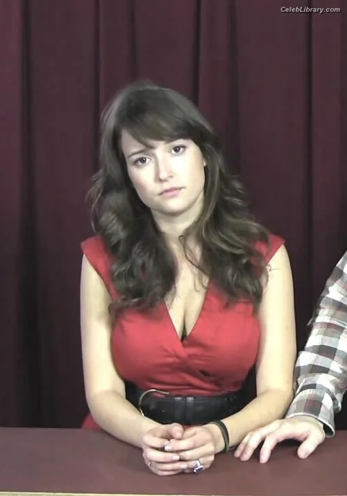 Milana Vayntrub photo 13 of 894