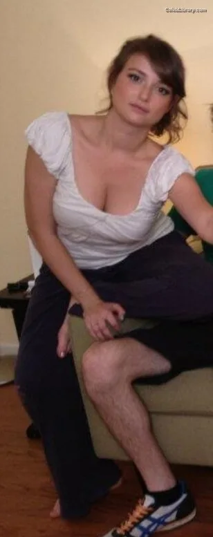 Milana Vayntrub photo 16 of 894