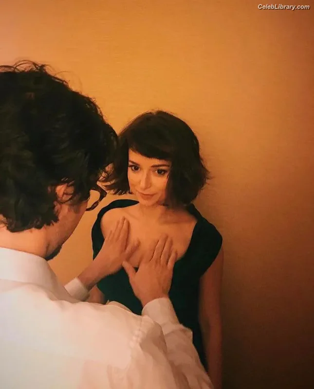 Milana Vayntrub photo 1 of 894