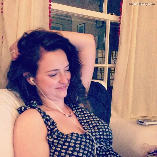 Milana Vayntrub photo 4 of 894