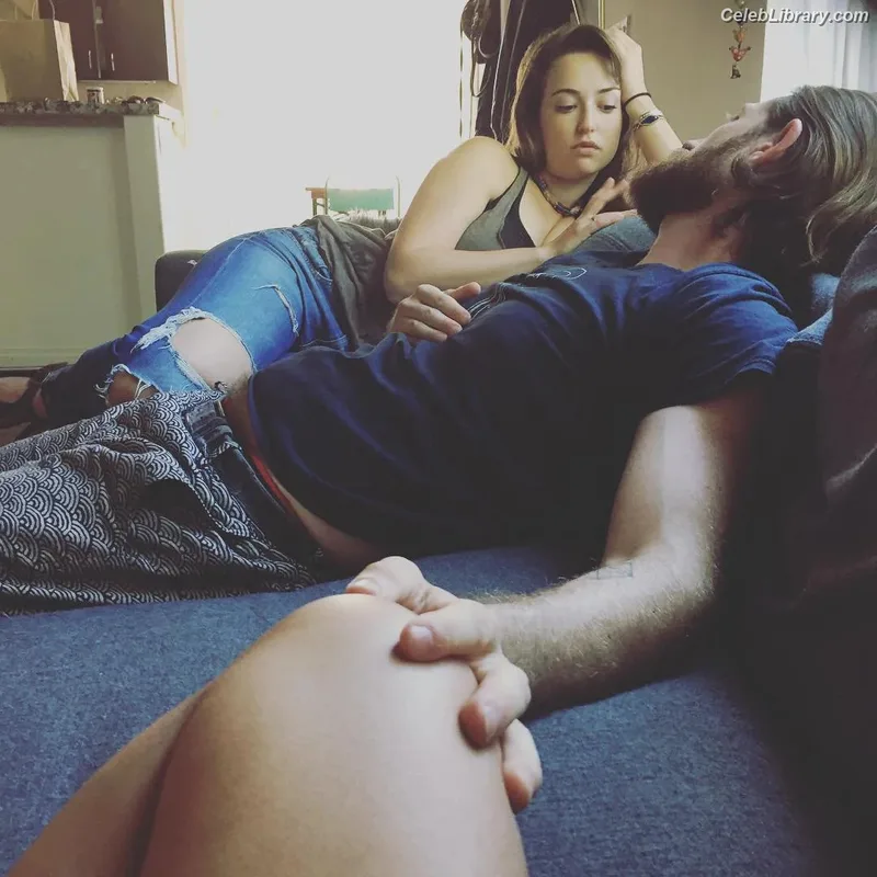 Milana Vayntrub photo 6 of 894