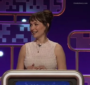 Milana Vayntrub photo 10 of 894