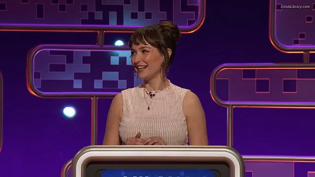 Milana Vayntrub photo 11 of 894