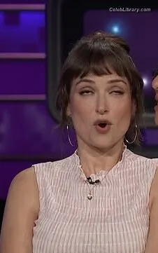 Milana Vayntrub photo 18 of 894