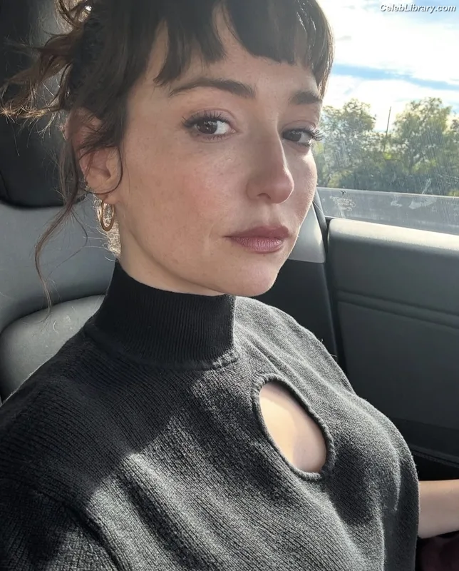 Milana Vayntrub photo 24 of 894