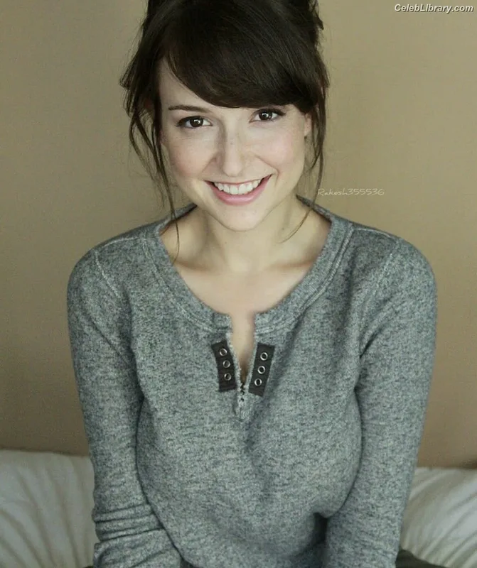 Milana Vayntrub photo 7 of 894