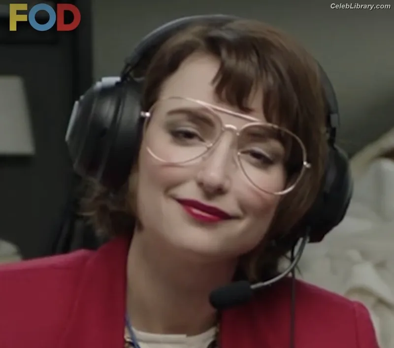 Milana Vayntrub photo 10 of 894