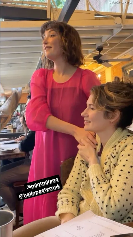 Milana Vayntrub photo 2 of 894
