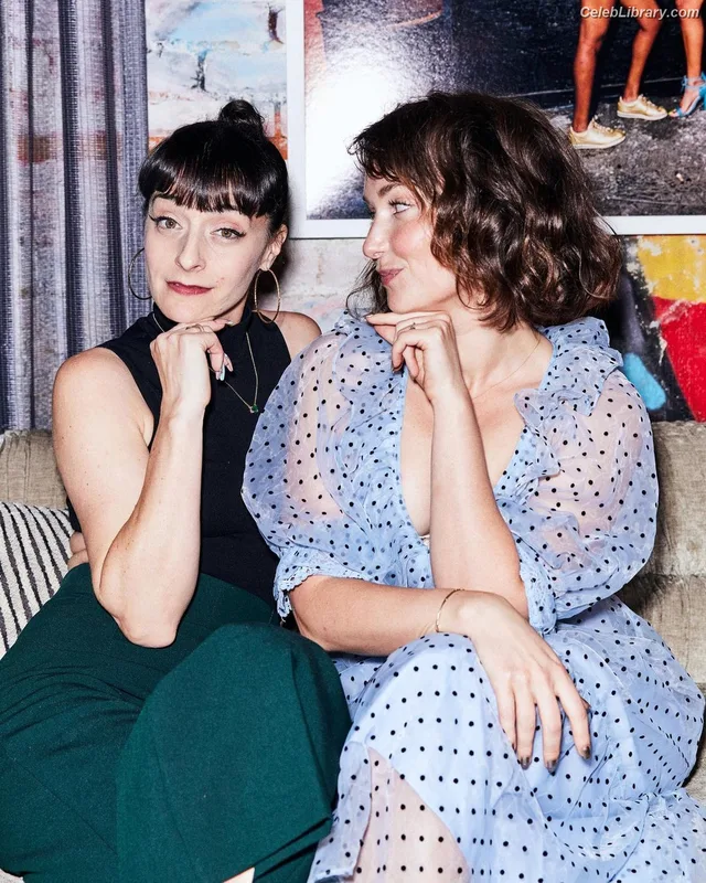 Milana Vayntrub photo 4 of 894