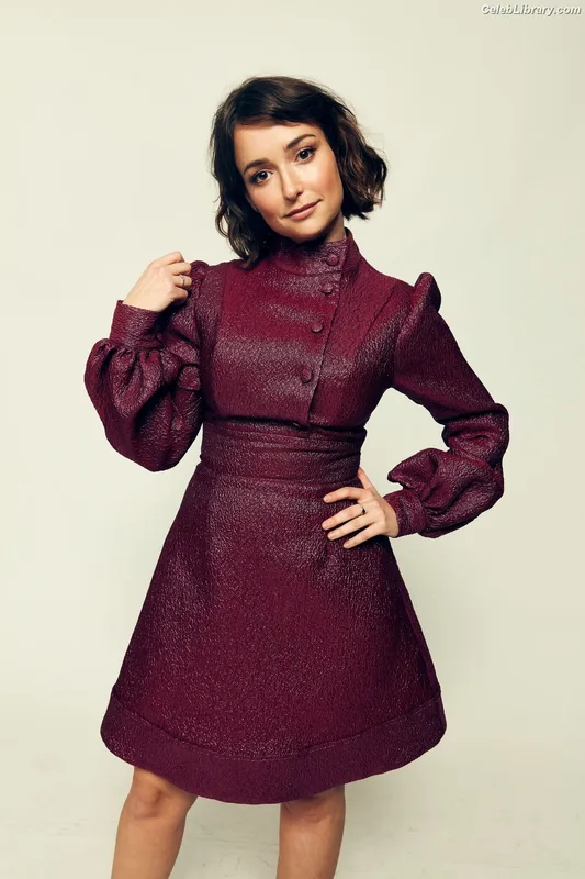 Milana Vayntrub photo 5 of 894