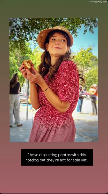 Milana Vayntrub photo 19 of 894