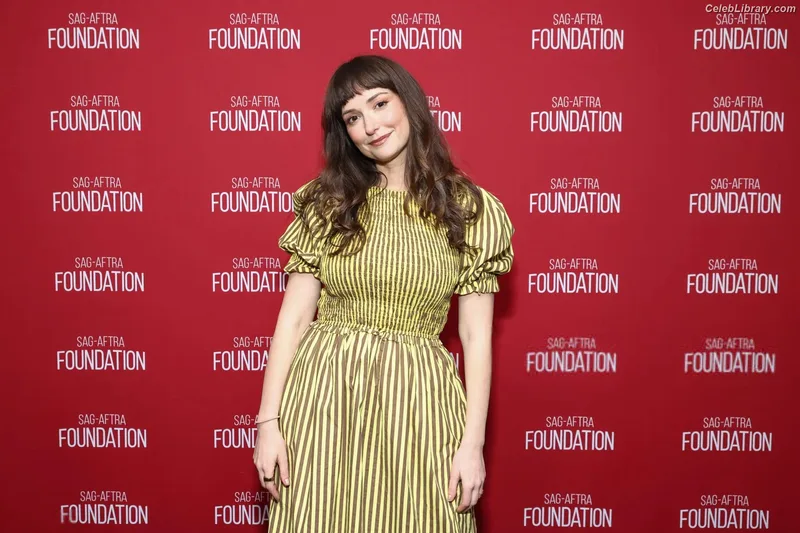 Milana Vayntrub photo 12 of 894