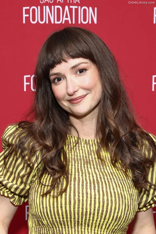 Milana Vayntrub photo 14 of 894