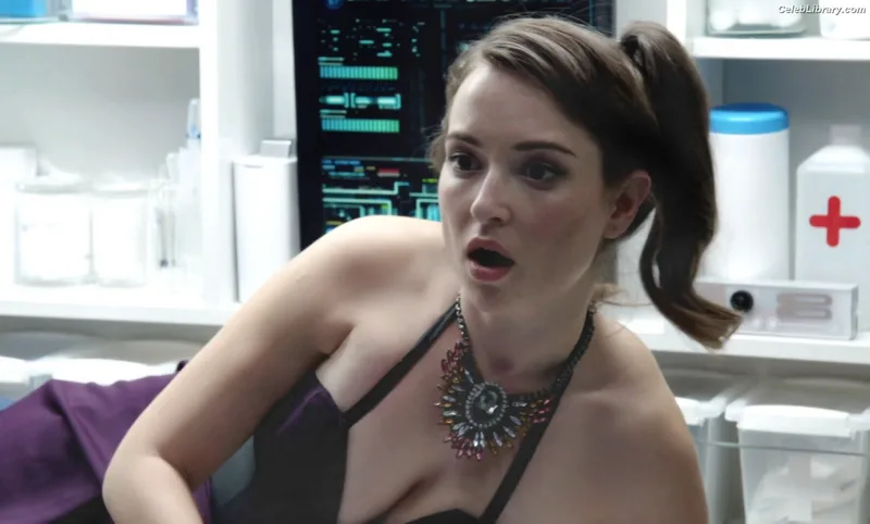Milana Vayntrub photo 24 of 894