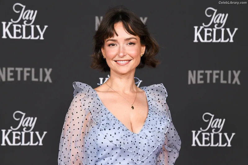 Milana Vayntrub photo 20 of 894