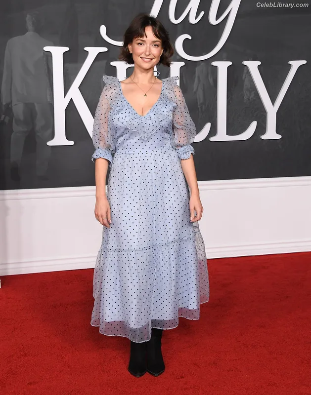 Milana Vayntrub photo 2 of 894