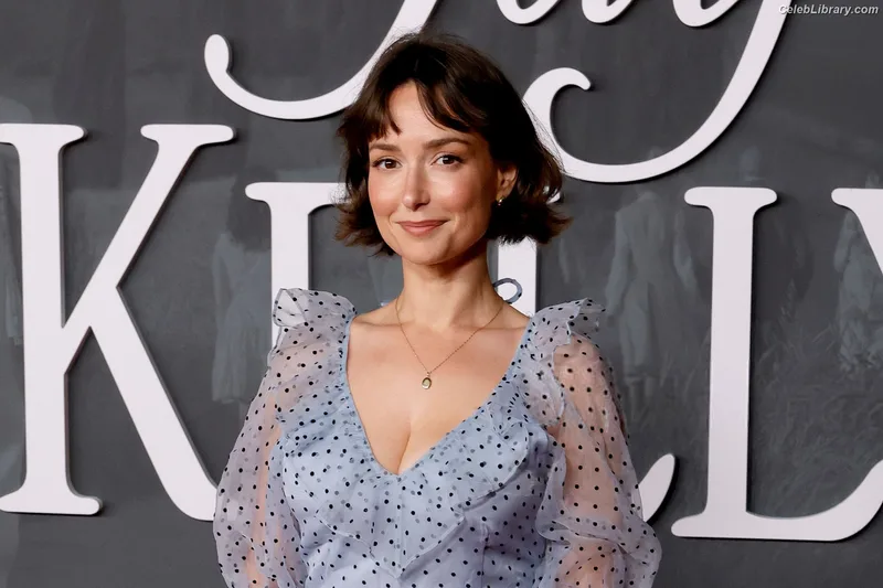 Milana Vayntrub photo 5 of 894