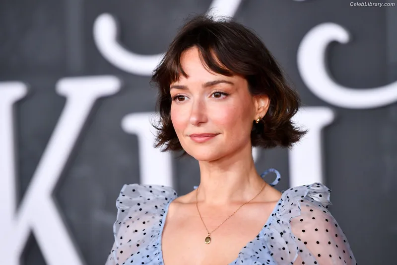 Milana Vayntrub photo 8 of 894